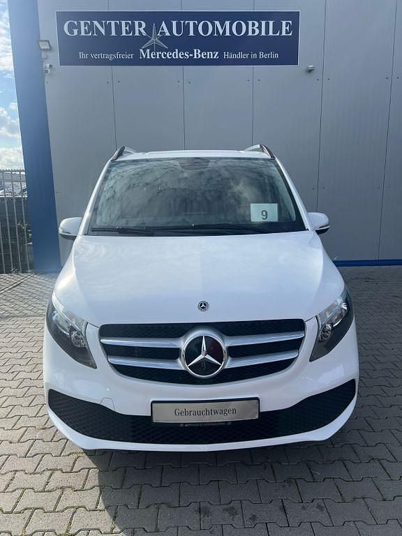 Gebraucht Mercedes V220 163 PS (119 kW) 2022 Weiß Van / Kleinbus