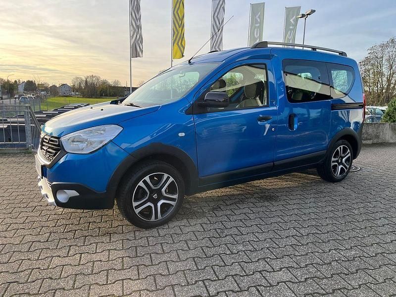 Gebraucht Dacia Dokker Celebration 116 PS (85 kW) 2018 Blau Van / Kleinbus