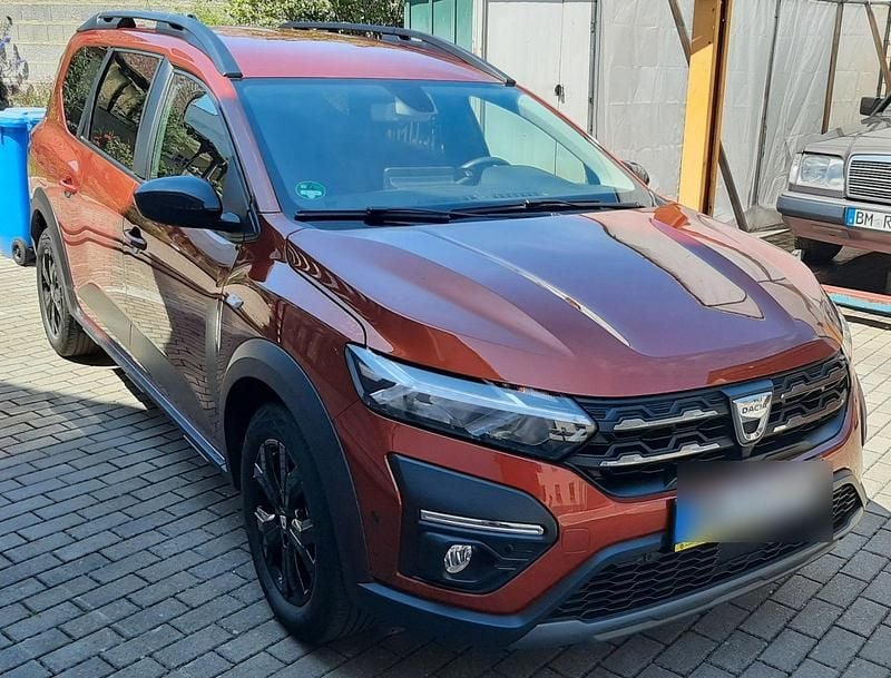 Braun Gebraucht 2022 Dacia Jogger Extreme Van / Kleinbus | 14.499 € (Superpreis) - Bild 1/4