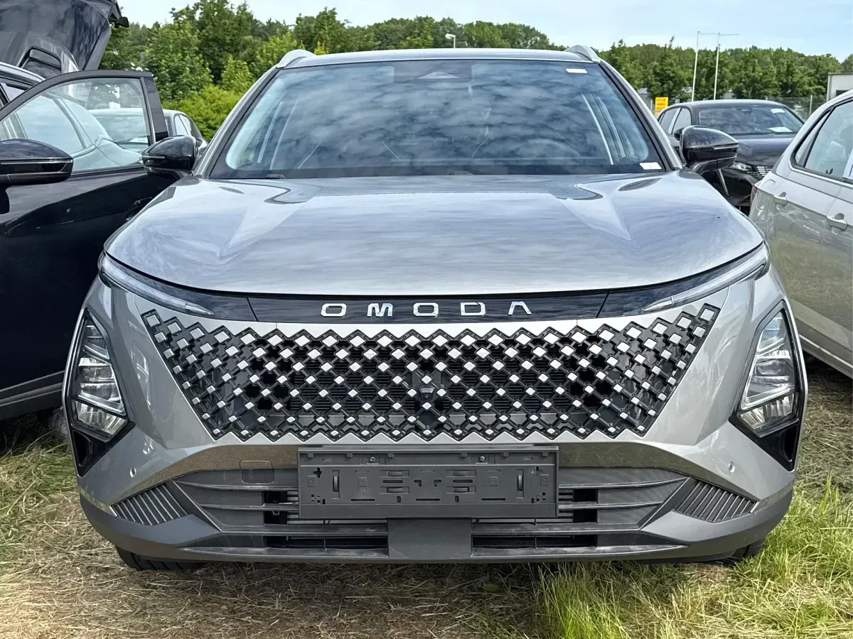 Neu Omoda 5 147 PS (108 kW) 2026 Silber metallic SUV