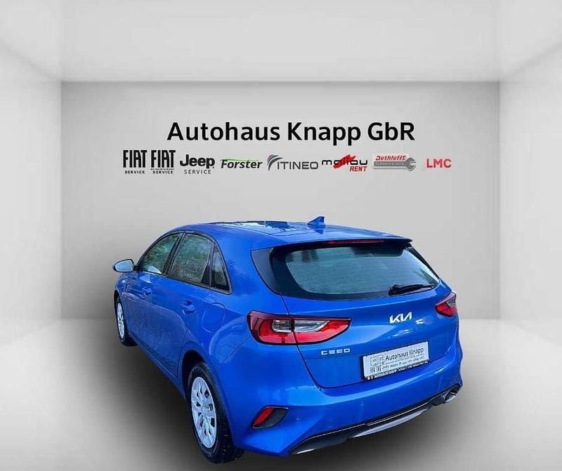 Gebraucht Kia Ceed Attract 99 PS (72 kW) 2023 (b3l) blue flame m Kleinwagen