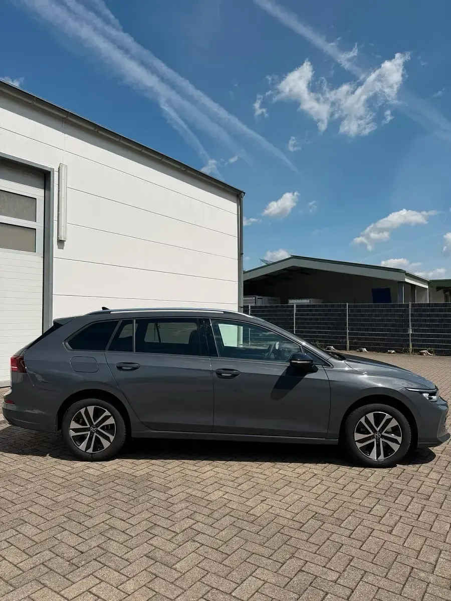 Gebraucht VW Golf VIII 150 PS (110 kW) 2026 Grau Kombi