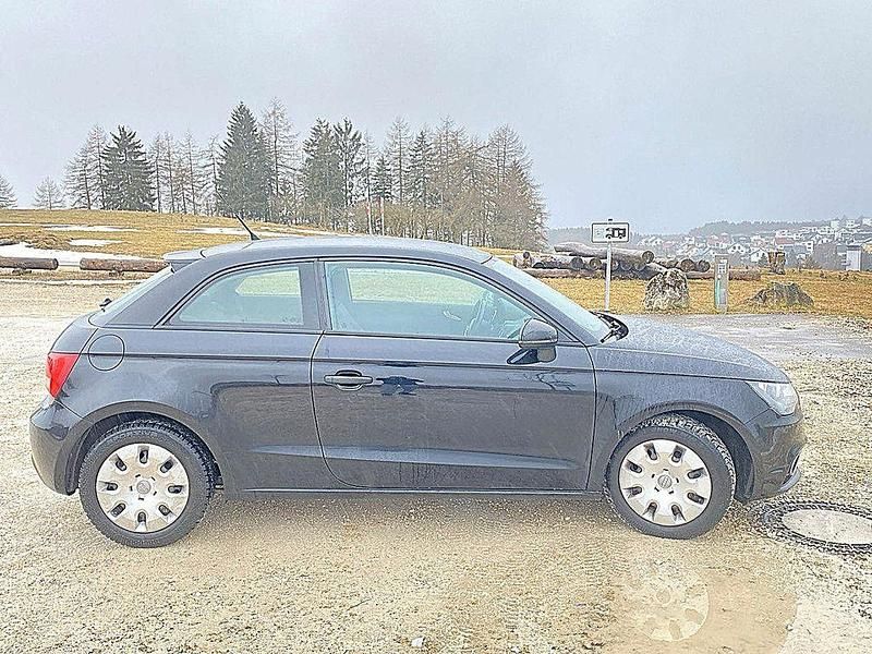 Gebraucht Audi A1 Attraction 86 PS (63 kW) 2011 Schwarz Kleinwagen