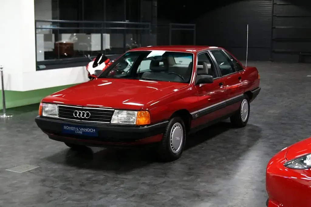Gebraucht Audi 100 Basis 90 PS (66 kW) 1989 Rot Limousine