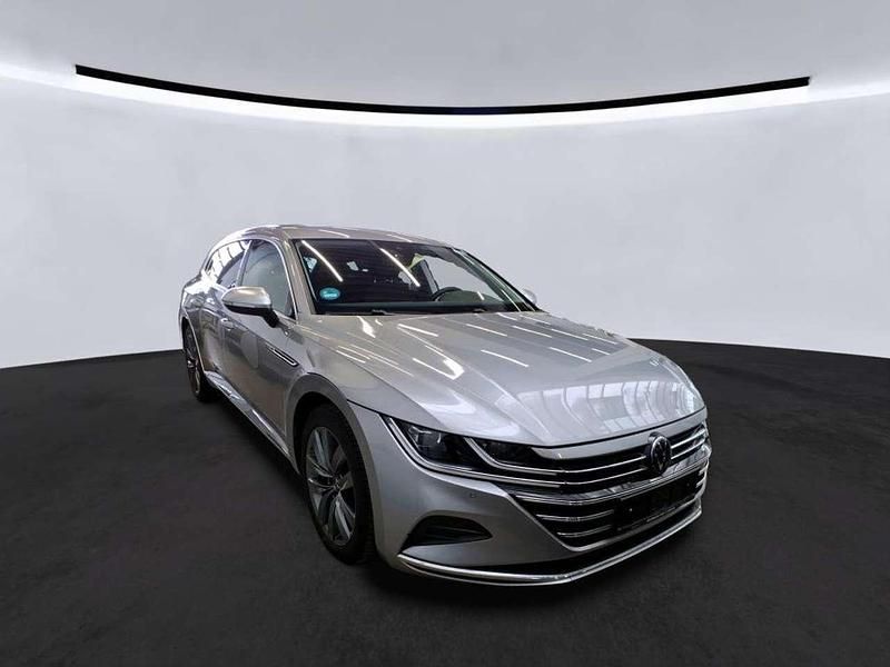 Gebraucht VW Arteon Elegance 150 PS (110 kW) 2023 Pyritsilber metallic Kombi