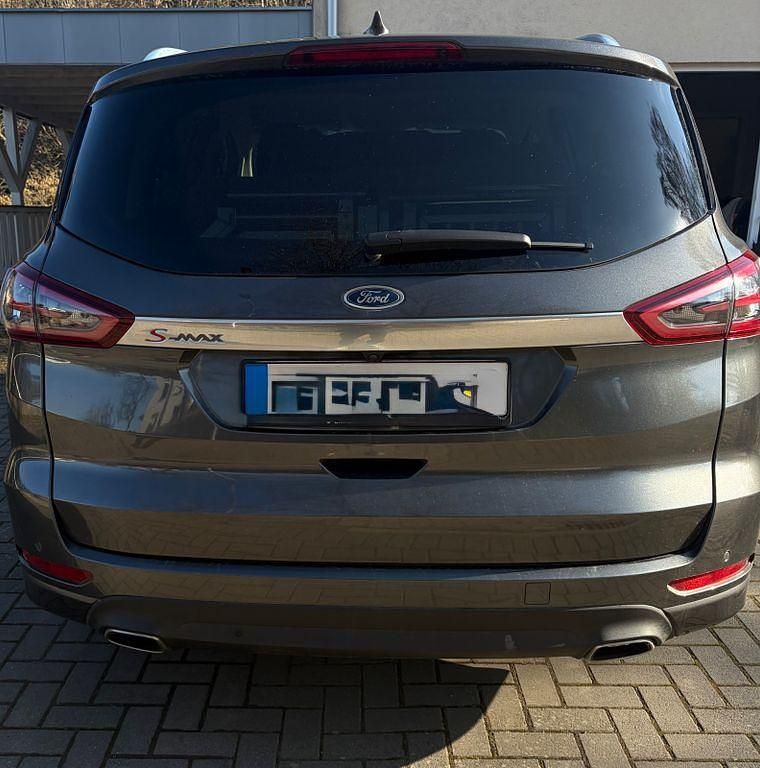 Gebraucht Ford S-MAX Titanium 190 PS (139 kW) 2020 Grau Van / Kleinbus