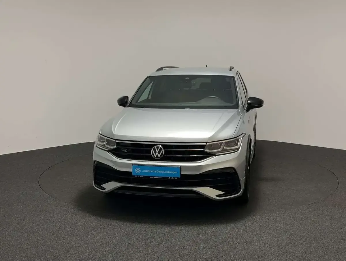 Second-hand VW Tiguan R-line 150 CP (110 kW) 2022 Argintiu SUV