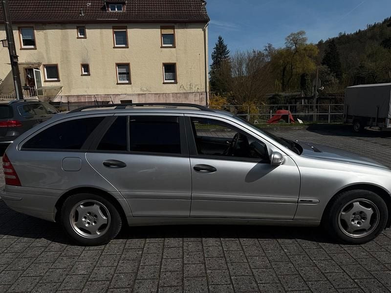 Gebraucht Mercedes C180 142 PS (104 kW) 2003 Silber Limousine