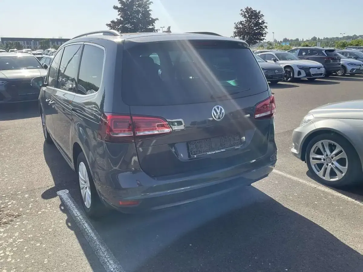 Gebraucht VW Sharan 150 PS (110 kW) 2018 Uranograu Van / Kleinbus