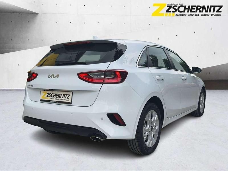 Gebraucht Kia Ceed Vision 140 PS (102 kW) 2025 (wd) casa white s Kleinwagen