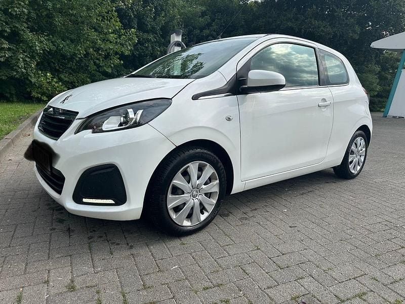 Weiß Gebraucht 2014 Peugeot 108 Kleinwagen | 4.950 € (Fairer Preis) - Bild 1/4