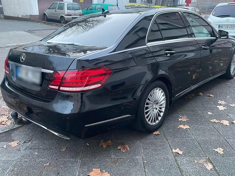 Gebraucht Mercedes E200 136 PS (100 kW) 2015 Schwarz Limousine