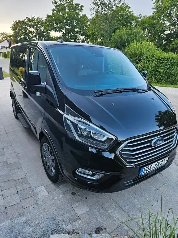 Gebraucht Ford Tourneo 185 PS (136 kW) 2021 Schwarz Van / Kleinbus