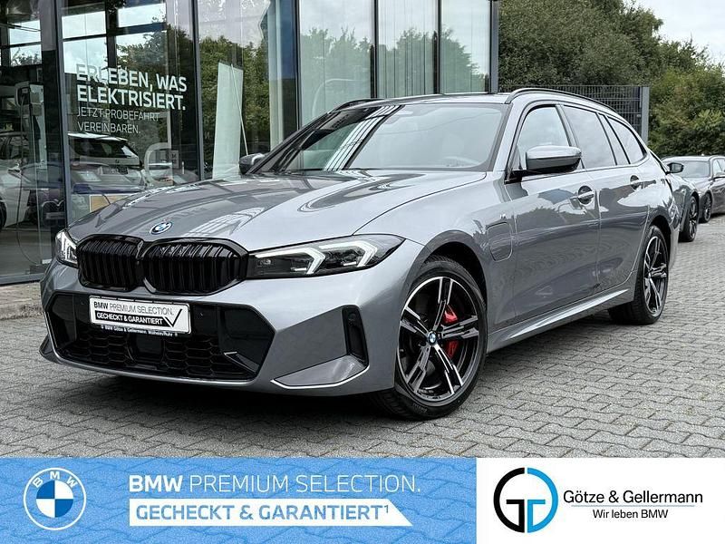 Skyscraper grau metallic Gebraucht 2025 BMW 330e M Sport Kombi | 50.950 € (Etwas zu teuer) - Bild 1/4