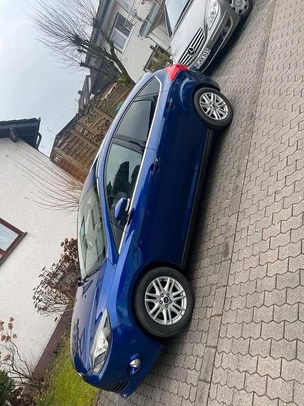 Gebraucht Ford Focus 100 PS (73 kW) 2014 Blau Limousine