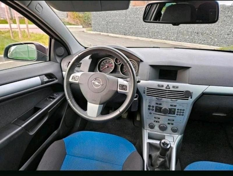 Gebraucht Opel Astra GTC Edition 140 PS (102 kW) 2009 Schwarz Limousine