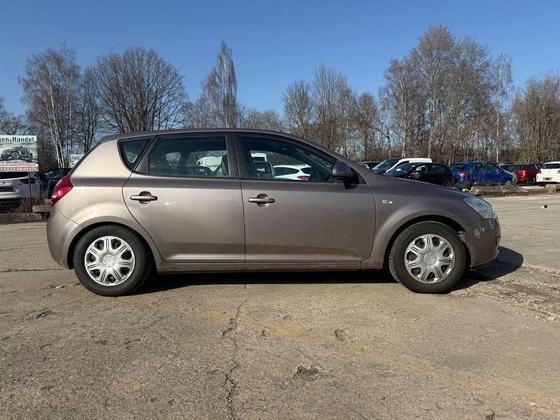 Gebraucht Kia Ceed EX 122 PS (89 kW) 2007 Beige Kleinwagen