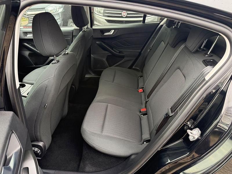 Gebraucht Ford Focus Trend 125 PS (91 kW) 2019 Schwarz Limousine