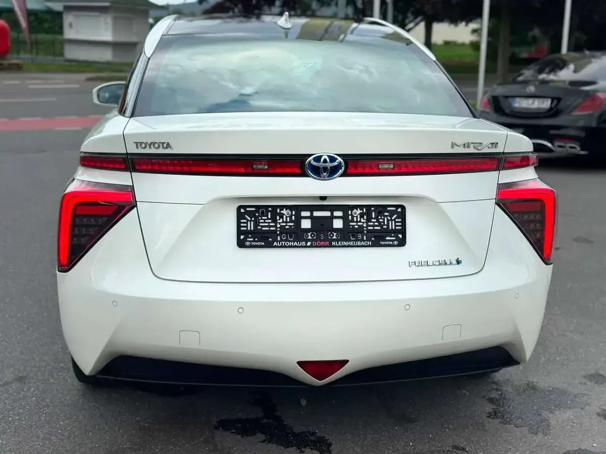 Gebraucht Toyota Mirai Basis 154 PS (113 kW) 2019 Black/ white pearl cs Limousine
