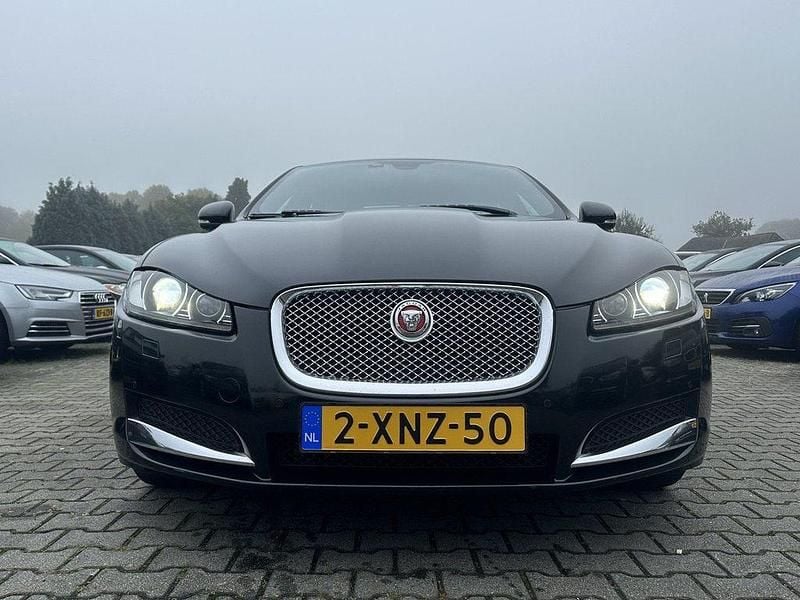 Gebraucht Jaguar XF Luxury 165 PS (121 kW) 2014 Schwarz Limousine