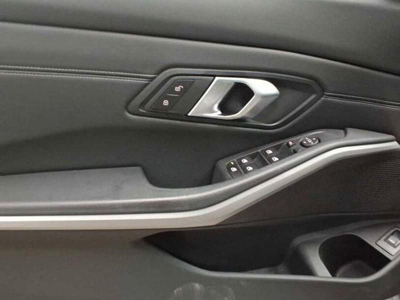 Gebraucht BMW 318 Shadowline 150 PS (110 kW) 2023 Grau Kombi