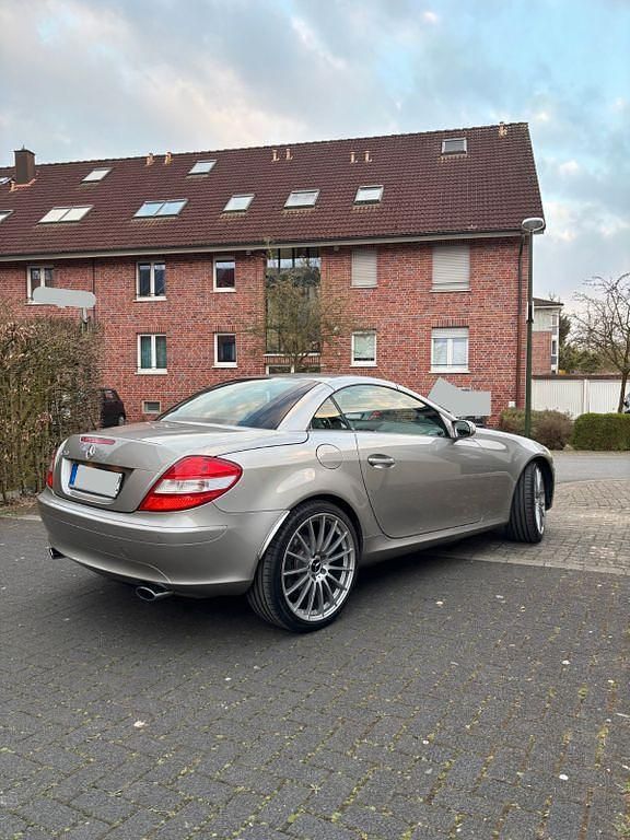 Gebraucht Mercedes SLK280 231 PS (169 kW) 2007 Silber Cabrio