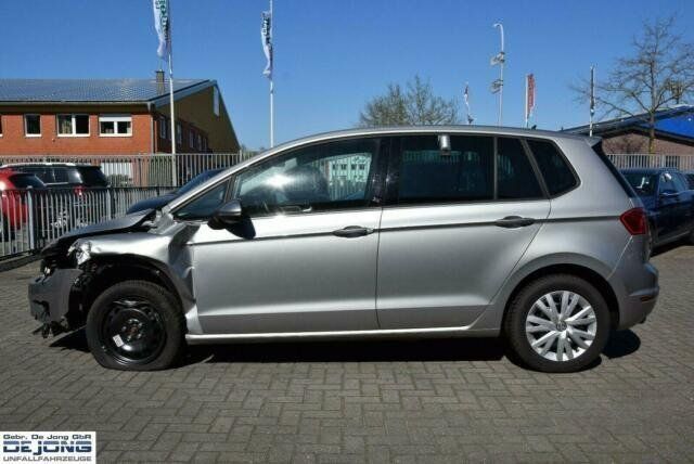 Gebraucht VW Golf Sportsvan Sound 116 PS (85 kW) 2017 Silber metallic Van / Kleinbus