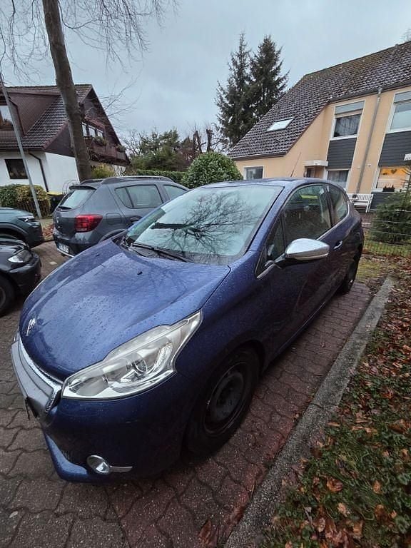 Gebraucht Peugeot 208 Allure 95 PS (69 kW) 2012 Schwarz Kleinwagen