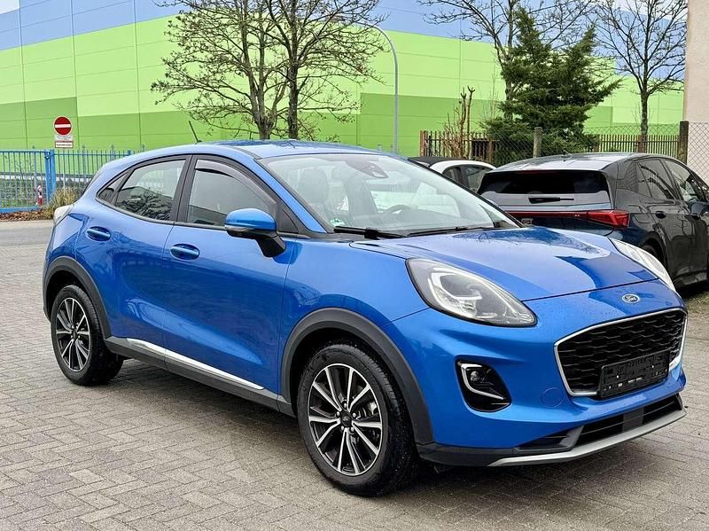 Dynamicblau metallic Gebraucht 2022 Ford Puma Titanium SUV | 18.490 € (Superpreis) - Bild 1/4