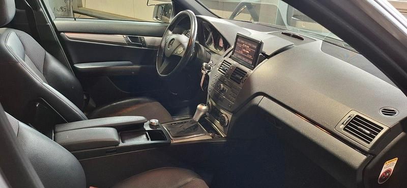 Gebraucht Mercedes C250 204 PS (150 kW) 2009 Grau Limousine