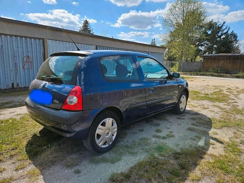 Second-hand Renault Clio II 75 CP (55 kW) 2003 Albastru Hatchback
