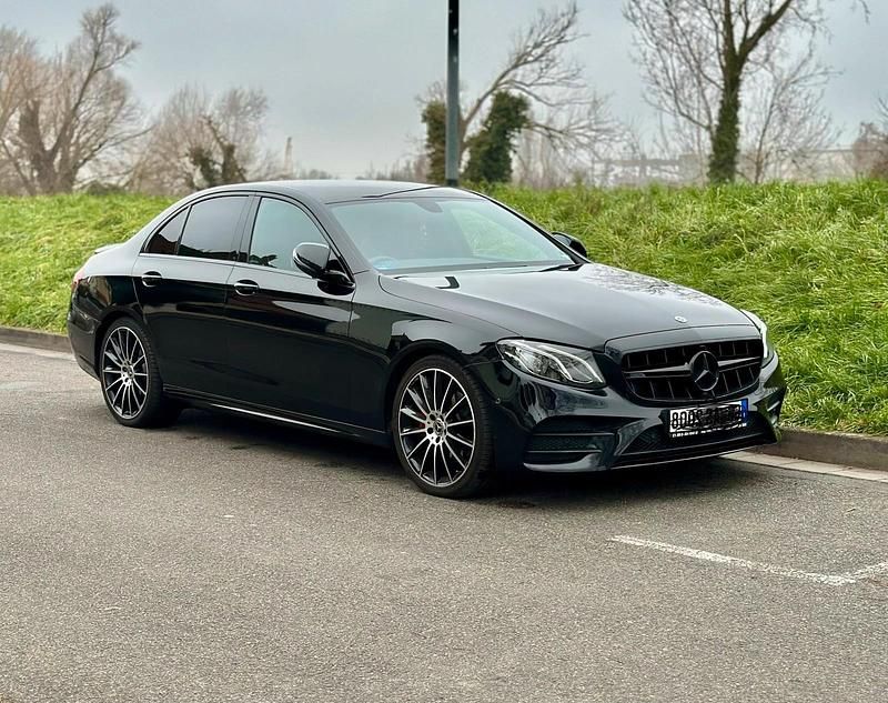 Schwarz Gebraucht 2017 Mercedes E200 AMG Limousine | 27.500 € - Bild 1/4