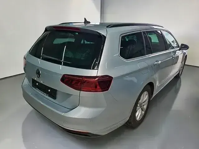 Gebraucht VW Passat Business 150 PS (110 kW) 2023 Silber Kombi