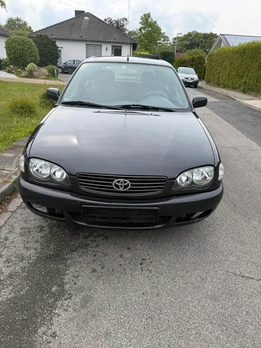 Używany Toyota Corolla 2002 Czarny Hatchback