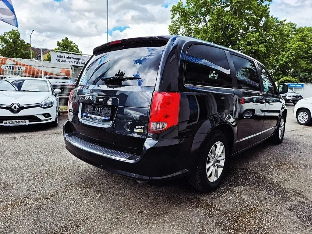 Gebraucht Dodge Grand Caravan SXT 287 PS (211 kW) 2018 Schwarz Van / Kleinbus