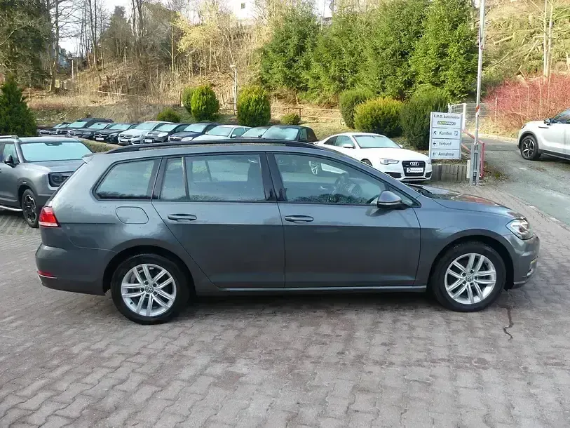 Gebraucht VW Golf VII 116 PS (85 kW) 2019 Grau (metallic) Kombi