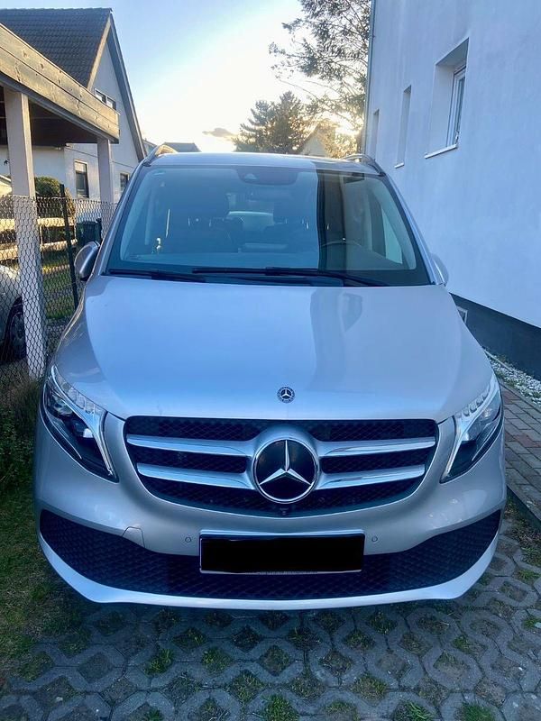 Gebraucht Mercedes V300 239 PS (175 kW) 2019 Silber Van / Kleinbus