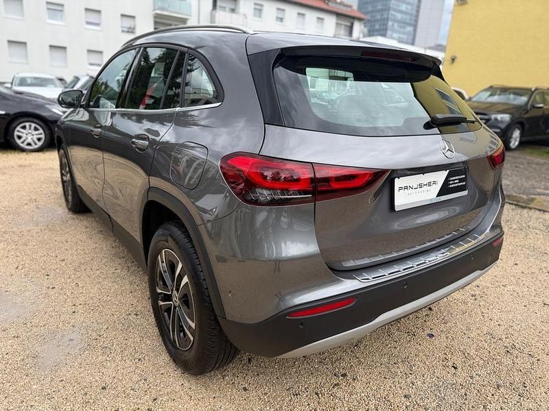 Gebraucht Mercedes GLA180 116 PS (85 kW) 2023 Mountaingrau SUV