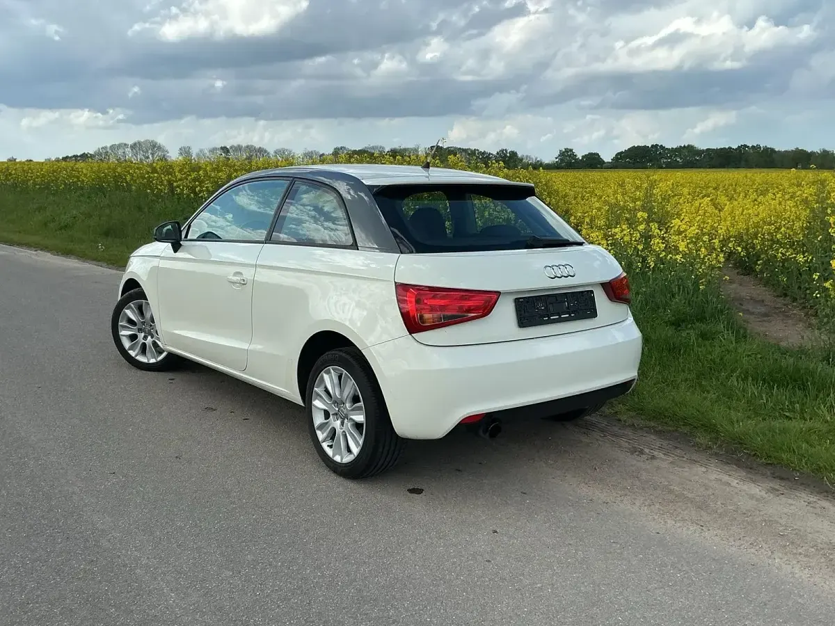Gebraucht Audi A1 86 PS (63 kW) 2010 Weiß Kleinwagen