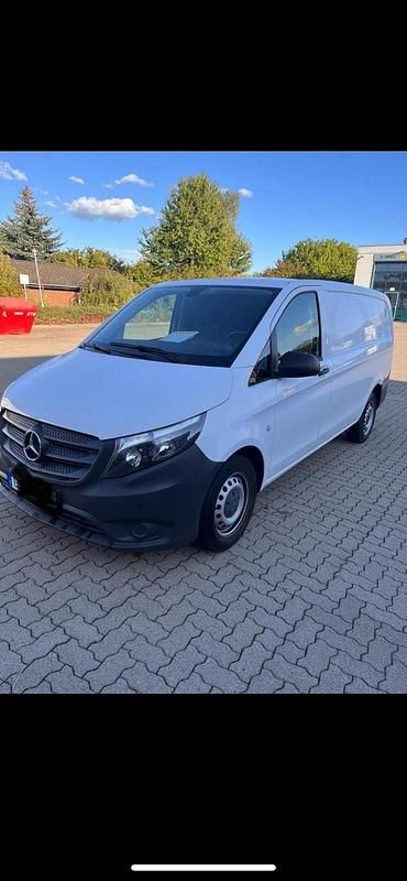 Weiß Gebraucht 2018 Mercedes Vito Van / Kleinbus | 14.000 € (Etwas zu teuer) - Bild 1/4