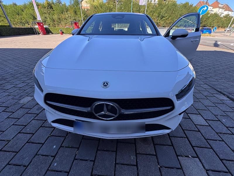 Weiß Gebraucht 2023 Mercedes A250 Limousine | 29.000 € (Fairer Preis) - Bild 1/4