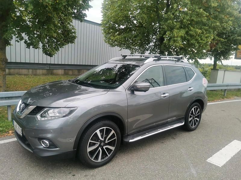 Grau Gebraucht 2016 Nissan X-Trail SUV | 14.900 € (Fairer Preis) - Bild 1/4