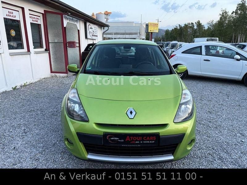 Grün Gebraucht 2011 Renault Clio III Dynamique Limousine | 2.999 € (Fairer Preis) - Bild 1/4