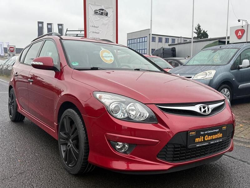 Rot Gebraucht 2011 Hyundai i30 Edition Kombi | 4.999 € (Etwas zu teuer) - Bild 1/4