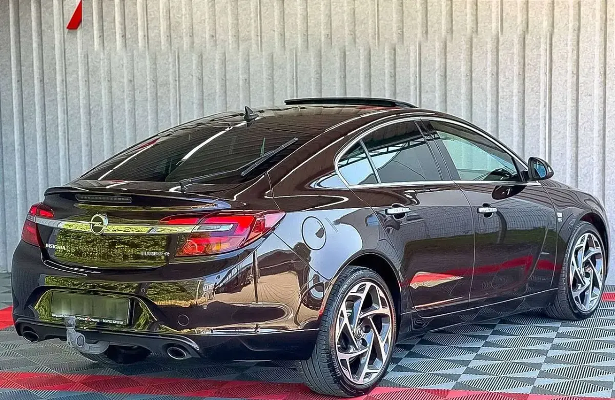 Gebraucht Opel Insignia Edition 250 PS (183 kW) 2013 Violett Limousine