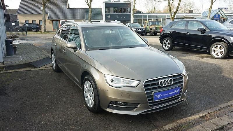 Gebraucht Audi A3 Ambiente 122 PS (89 kW) 2014 Grau Limousine