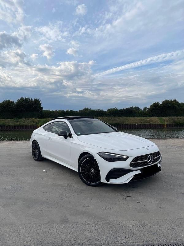 Weiß Gebraucht 2024 Mercedes CLE200 AMG Coupé | 49.950 € (Guter Preis) - Bild 1/4
