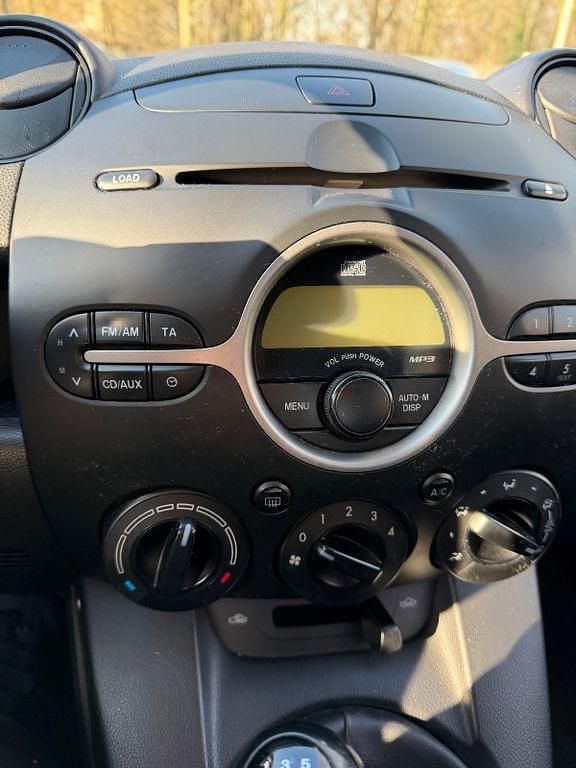 Gebraucht Mazda 2 Independence 75 PS (55 kW) 2009 Grün Kleinwagen