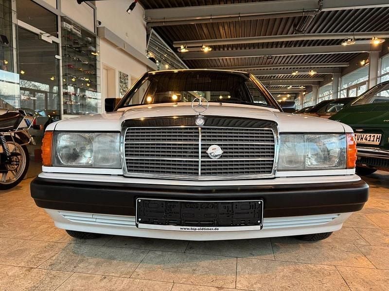 Gebraucht Mercedes 190 75 PS (55 kW) 1992 Weiß Limousine