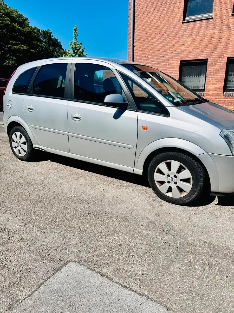 Używany Opel Meriva 100 KM (73 kW) 2003 Srebrny Minivan